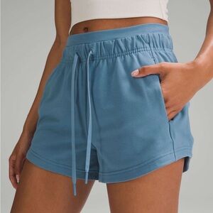 Lululemon Inner Glow High-Rise Short 3" utility Blue
Size 8